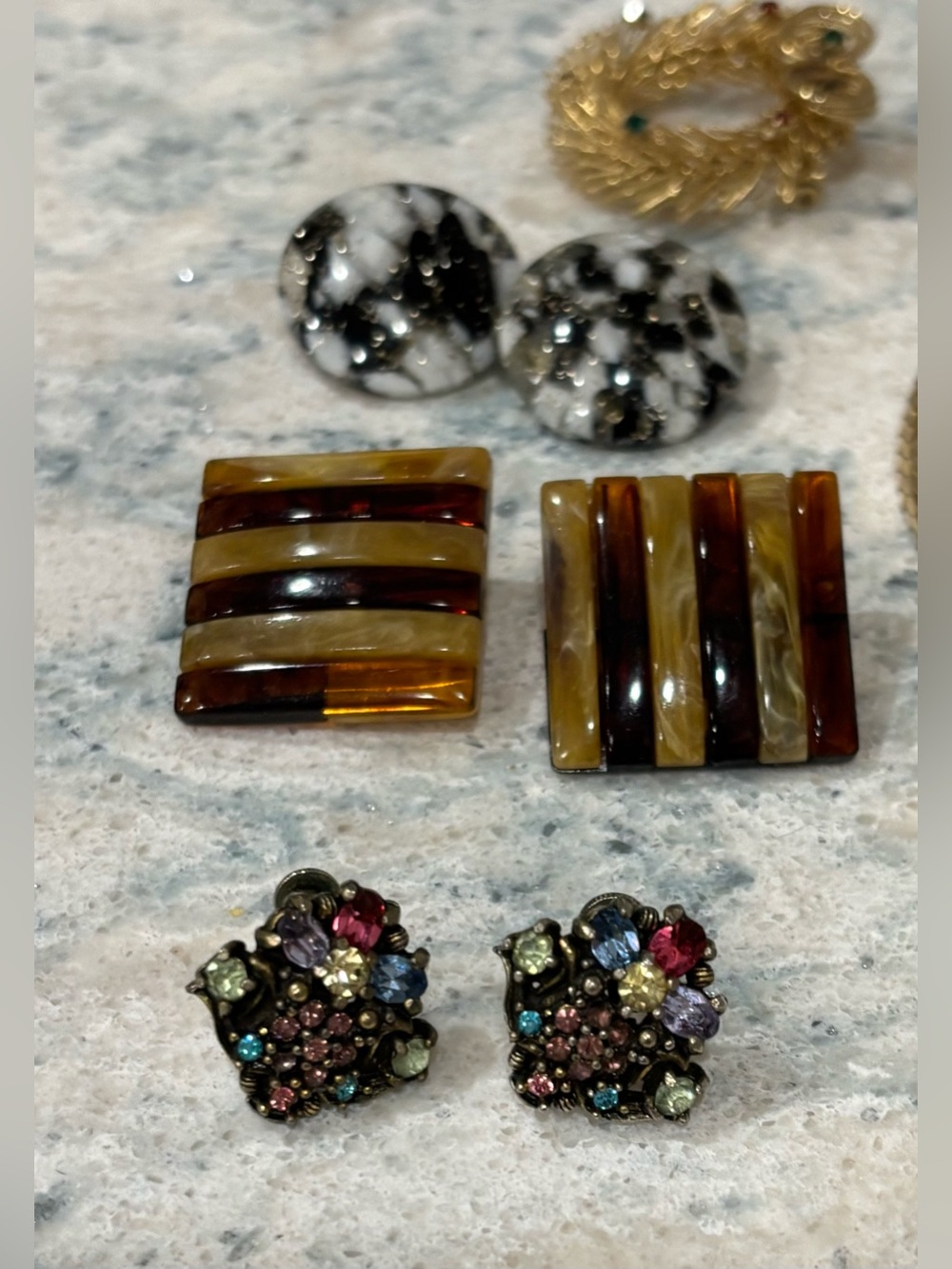 Jewellery lot. Hollycraft,Coro and unbranded items.